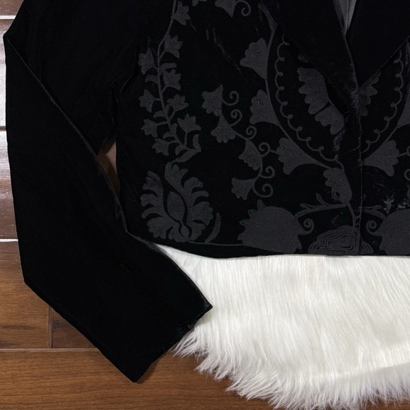 Le' AL.X Women's Size XL Black Embroidered Velvet Cropped Jacket Blazer - Picture 3 of 11
